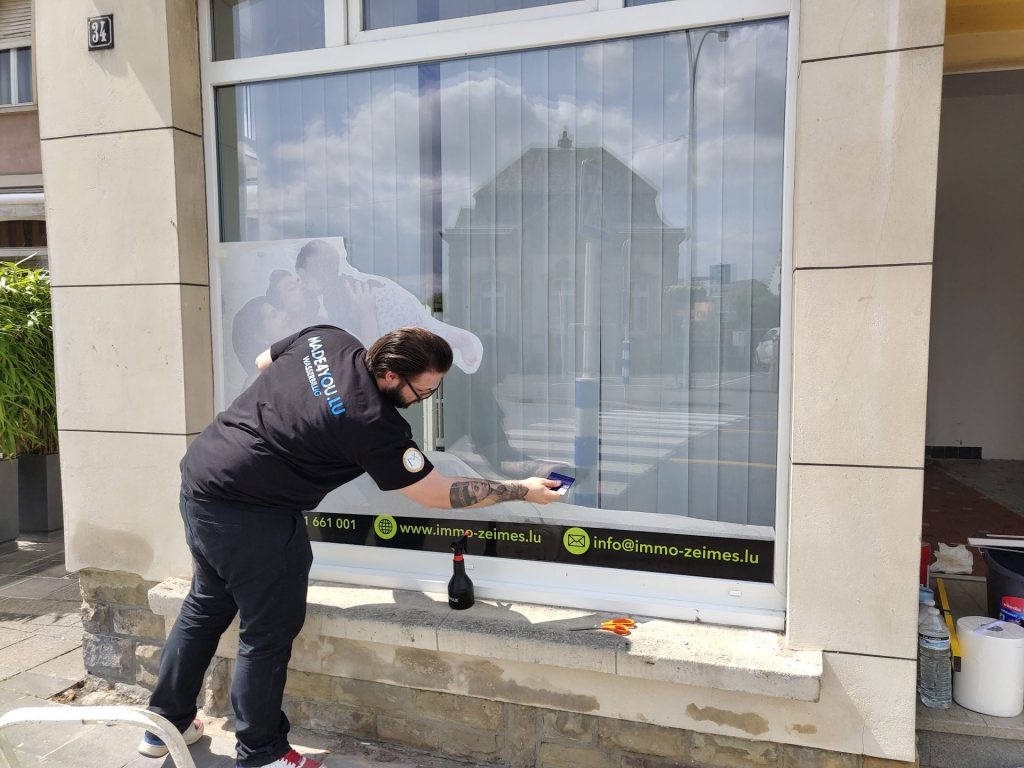 Fensterbeschriftung Schaufensterbeschriftung Folieren Evodruck Werbung Luxemburg Wasserbillig Trier Konz