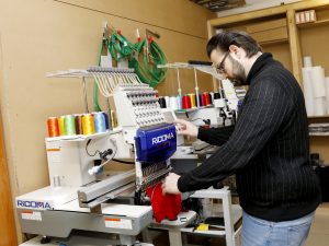 Evodruck Werbung - Stickmaschinen - Sticken auf Textil wie T-Shirts, Hoodies, Sweatshirts, Leder, Kappen Luxemburg Wasserbillig Trier Konz Grevenmacher