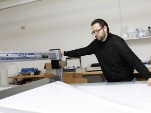 Evodruck Werbung - Hochwertige Druckprodukte - Laminiert zum Schutz vor Sonnenstrahlung - UV Schutz