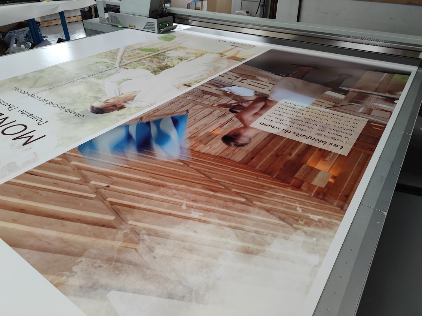Großformatdruck für eine Messewand in der Evodruck Produktion