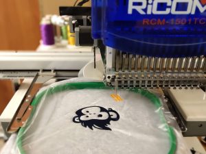 Made4you Werbung - Stickmaschinen - Sticken auf Textil wie Tshirts, Hoodies, Sweatshirts, Leder, Kappen Luxemburg Wasserbillig Trier Konz Grevenmacher